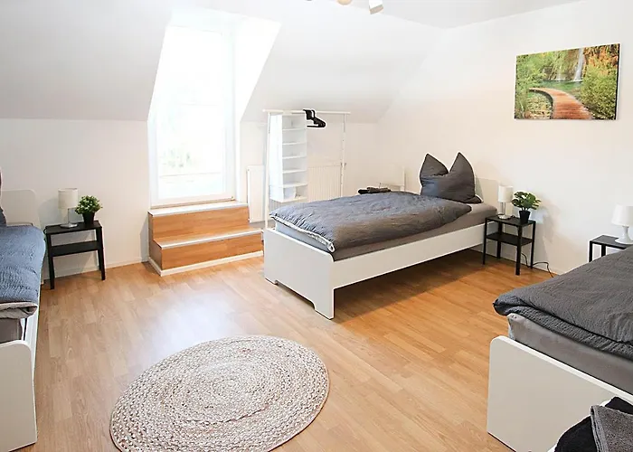 아파트 Spacious With Balcony & Wifi 베츨러