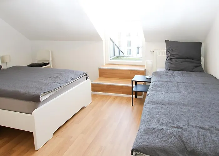 Spacious With Balcony & Wifi * 베츨러