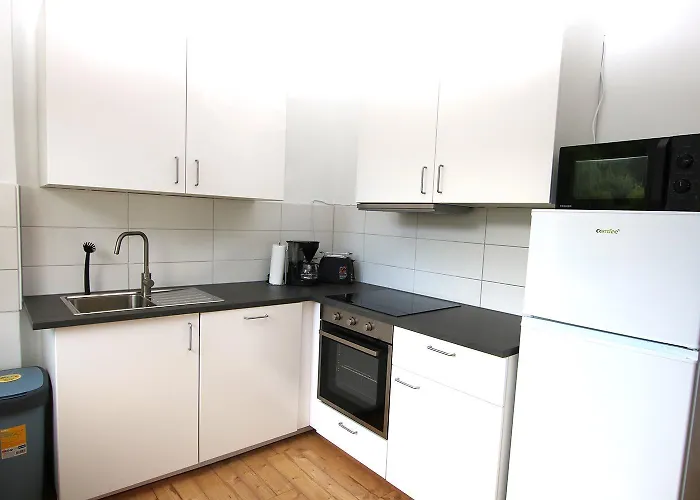 Spacious With Balcony & Wifi 베츨러