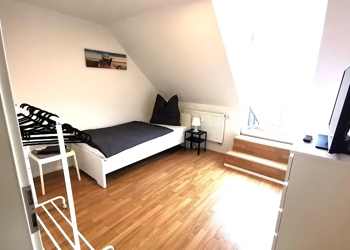 Spacious With Balcony & Wifi 베츨러