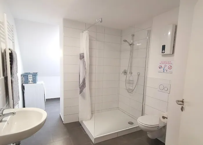 Spacious With Balcony & Wifi