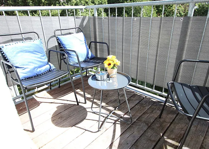 아파트 Spacious With Balcony & Wifi