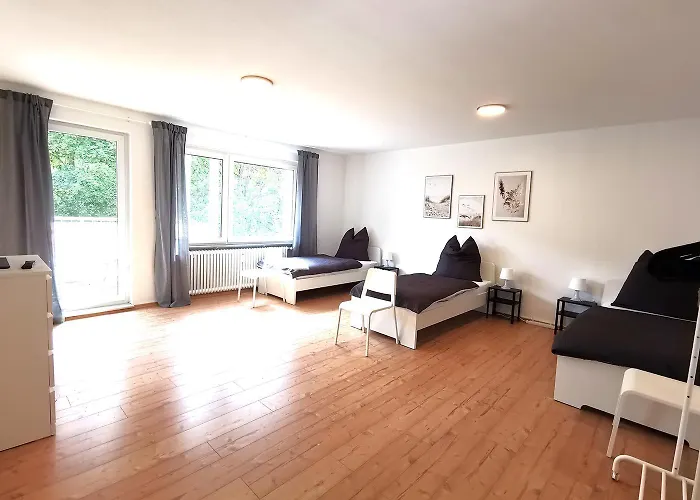 Spacious With Balcony & Wifi 베츨러